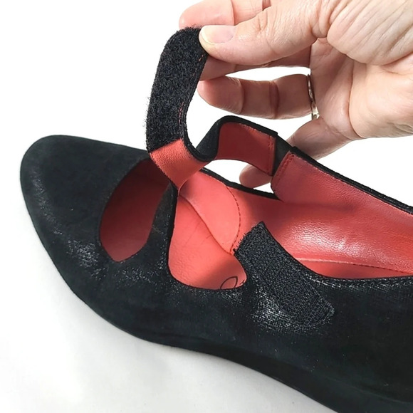Pas de Rouge Black Suede Wedge Cross Over Strap Pumps Size 37.5 - Picture 6 of 15